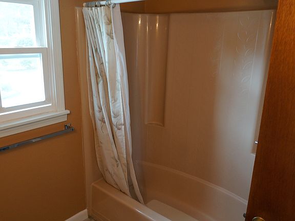 4th image of 116 S Quinsigamond Ave #A