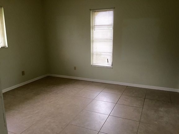 4th image of 1107 Cape Coral Pkwy W