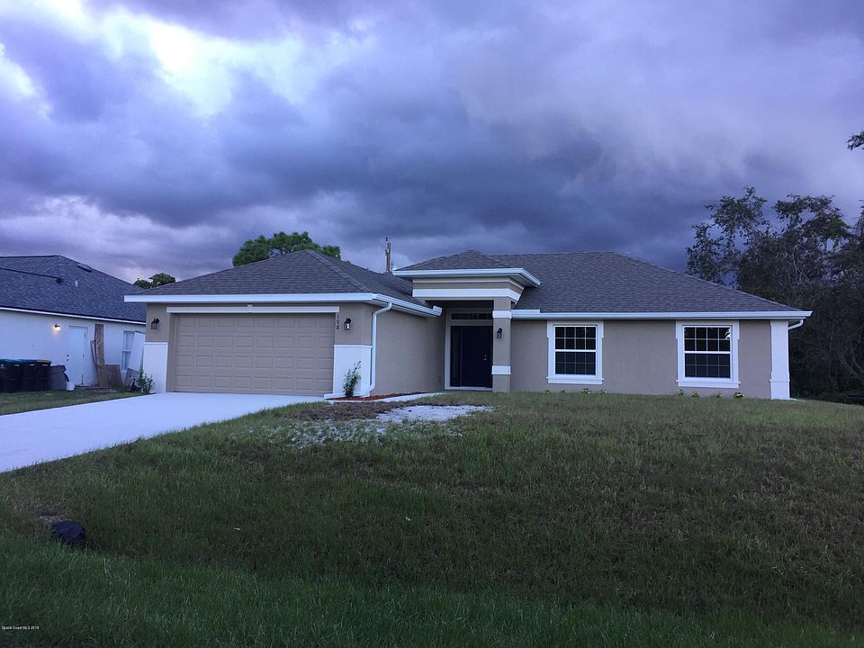 1st image of 914 Braganza Ave SE