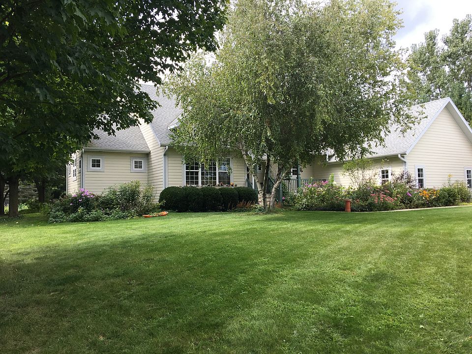 1st image of W384N7323 Cottonwood Ct