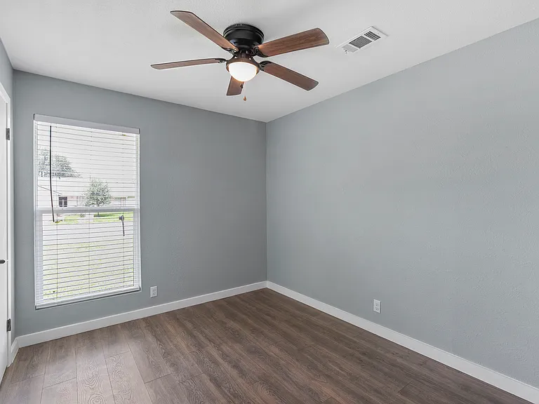 Hillside Dr — Photo 10