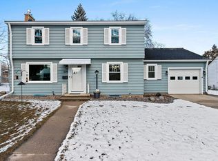 1270 Marian Ln, Green Bay, WI 54304