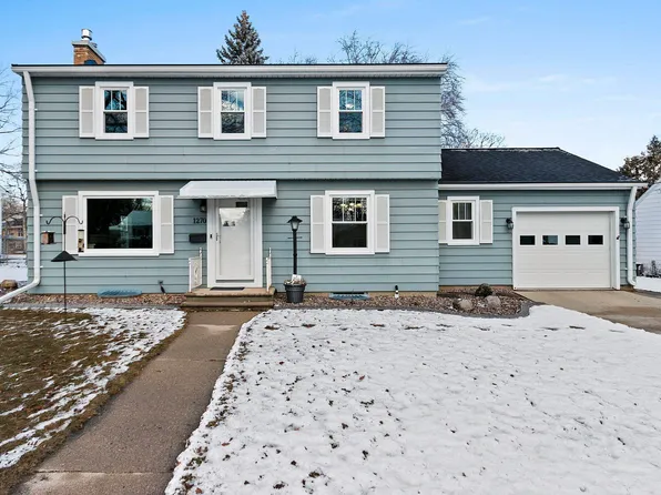 1270 Marian Ln, Green Bay, WI 54304