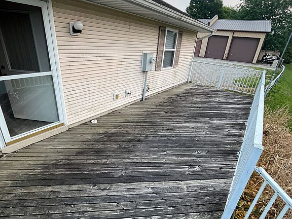 3rd image of 119 E Main St APT A
