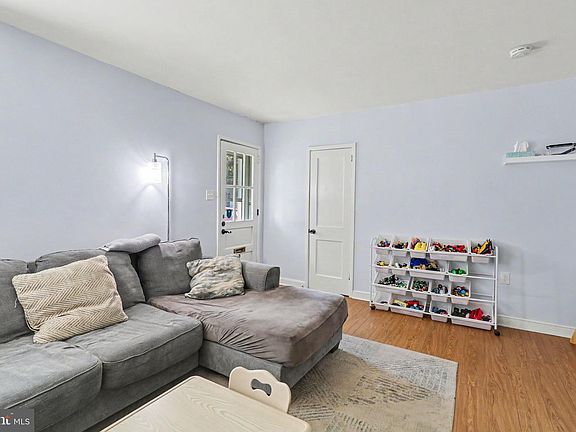 3rd image of 100 S Walnut St