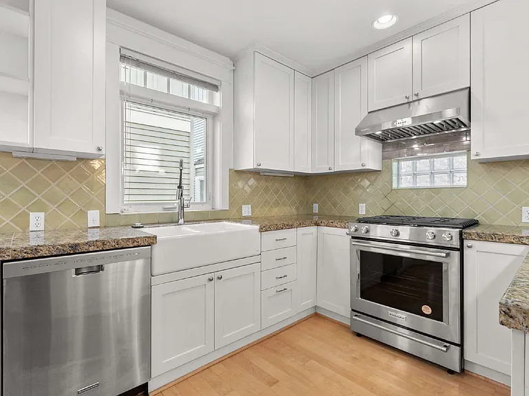 1133 10th Ave E #A — Photo 18