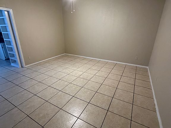 2nd image of 601 SE 41st St APT A