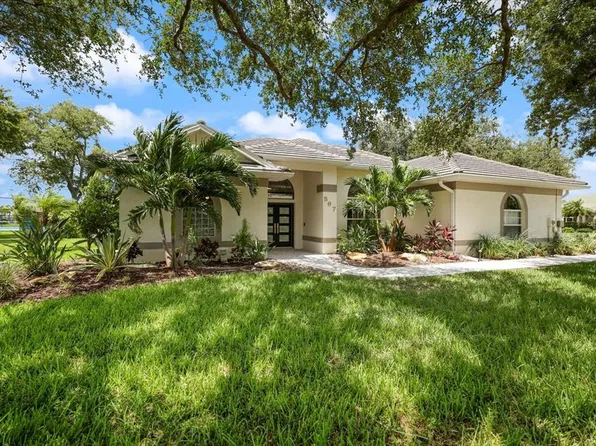 567 Lake Of The Woods Dr, Venice, FL 34293
