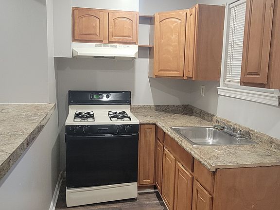 4th image of 3248 Hurley St