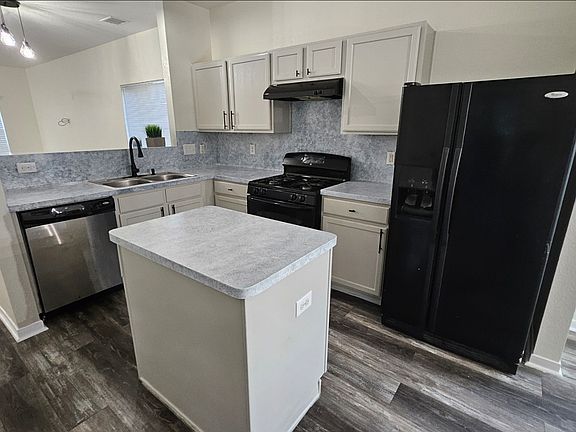 3rd image of 11808 Jelicoe Dr