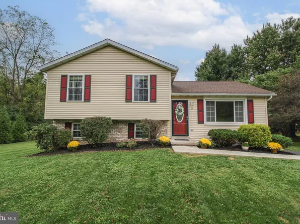 13 Foxtail Ct, Shrewsbury, PA 17361