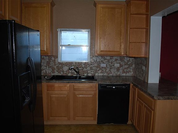 4th image of 405 E College St