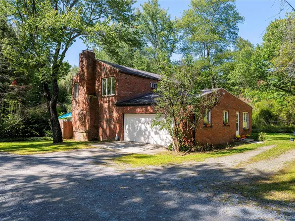 15 Storybook Lane, Pleasant Valley, NY 12569