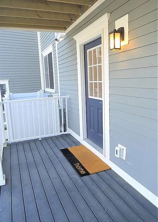 Front door/porch