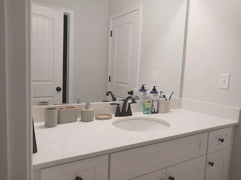 423 Lothbury Ave — Photo 3
