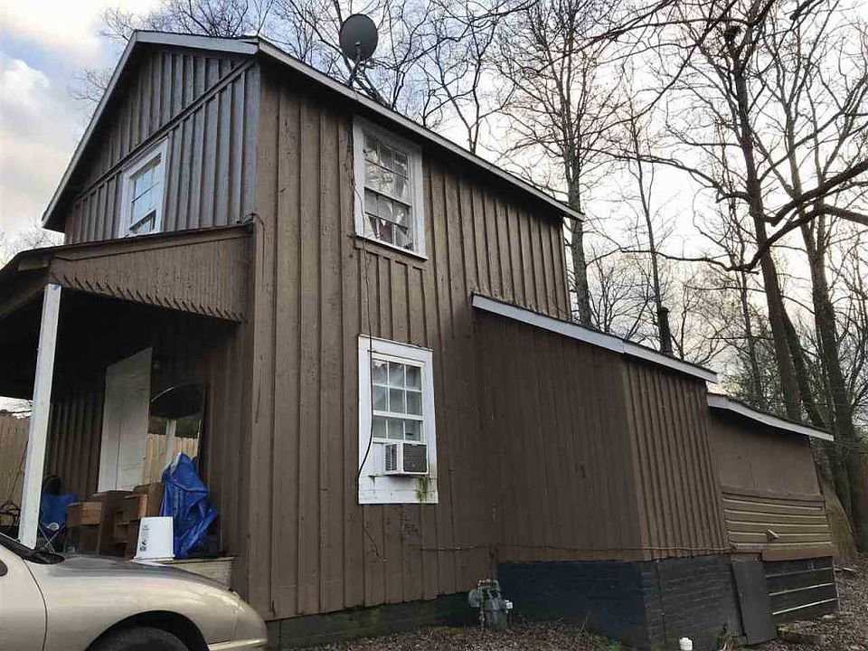 2nd image of 207 C St S