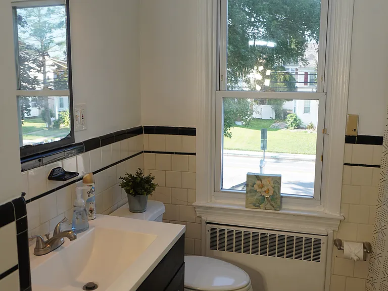 205 E Burke Ave — Photo 28