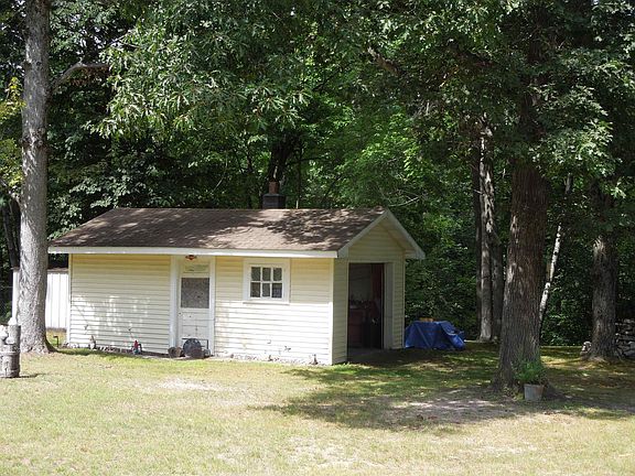 3rd image of 1361 Elm Blvd