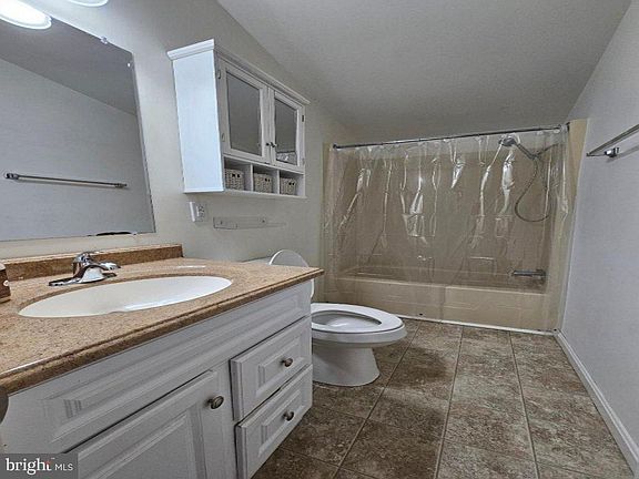 4th image of 207 W Holly Dr