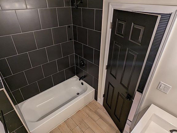 5th image of 2113 N Lorel Ave #1