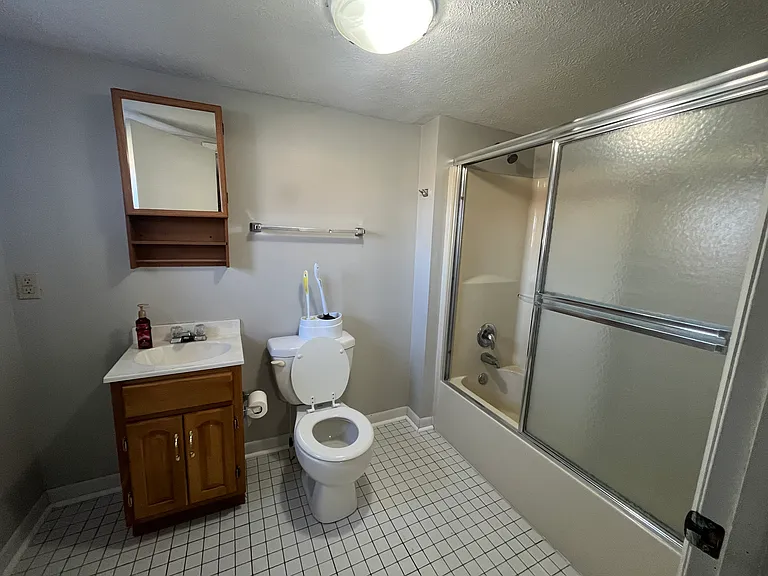 211 E North St #3C — Photo 13