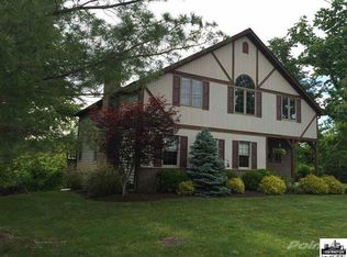 22 Twin Oaks Dr, Huntington, WV 25701