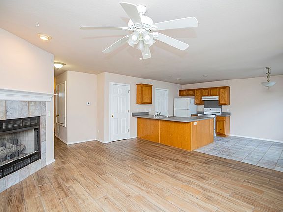 3rd image of 903 W Peachtree Dr
