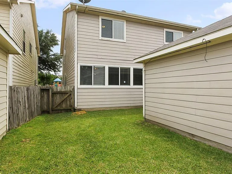 11736 Chanteloup Dr — Photo 20