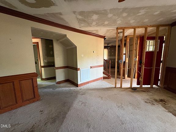 4th image of 2301 White Oak Cir