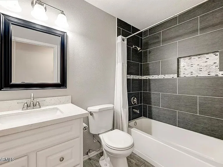 2217 N Sunset Dr — Photo 9