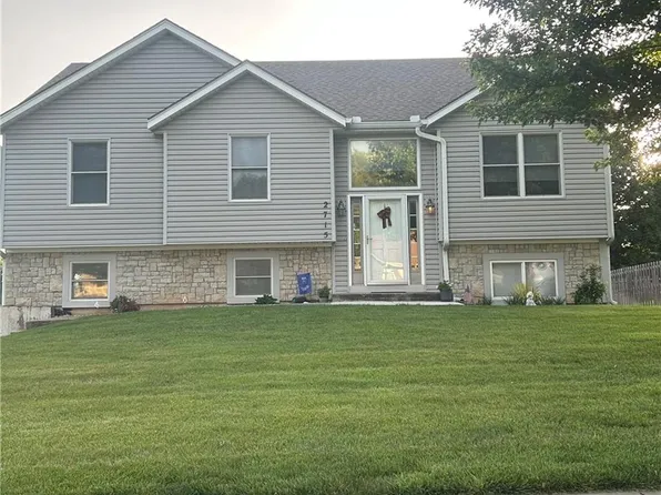 2715 Stratton Dr, Eudora, KS 66025