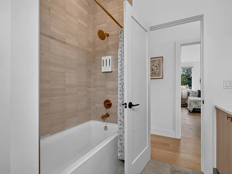 8810 41st Ave SW — Photo 38