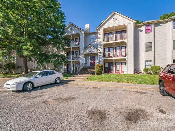 6104 Meadow Rose Ln, Charlotte, NC 28215