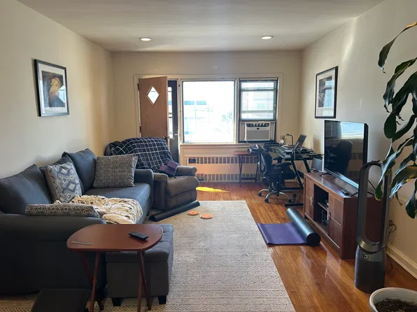 (undisclosed Address), Long Beach, NY 11561