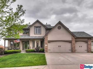 4710 Windcrest Dr, Papillion, NE 68133