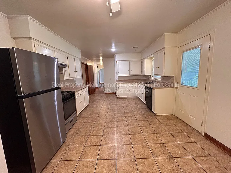 1306 S 41st St — Photo 22