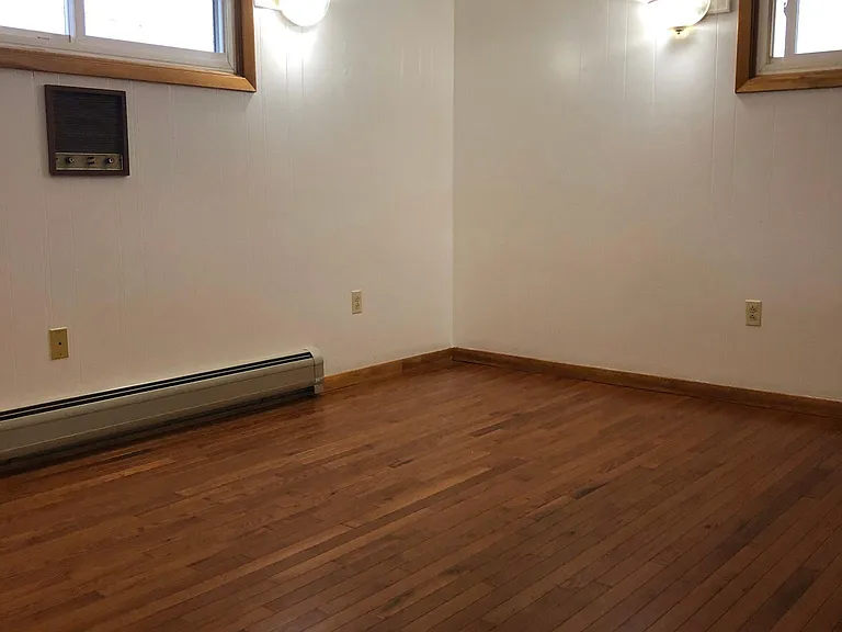 112 Perry St — Photo 15