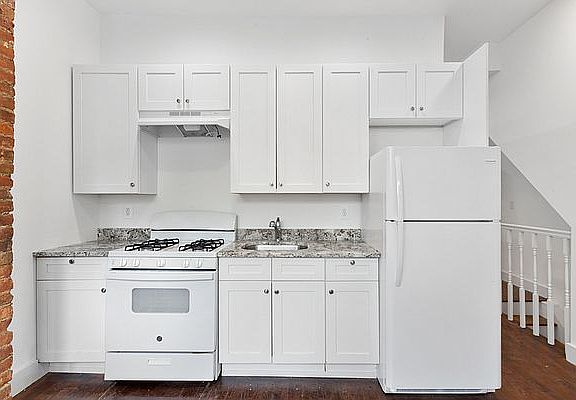 3rd image of 37 Essex St #1/2