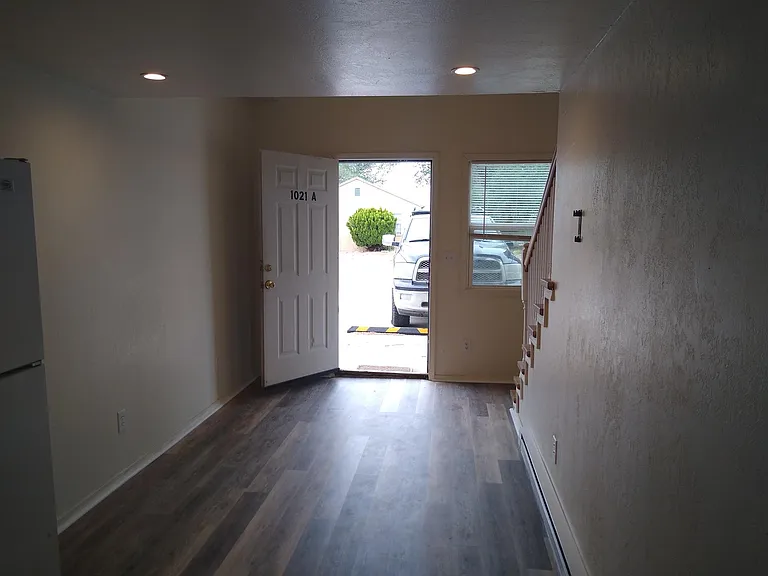 1021 W 14th Ln #A — Photo 3