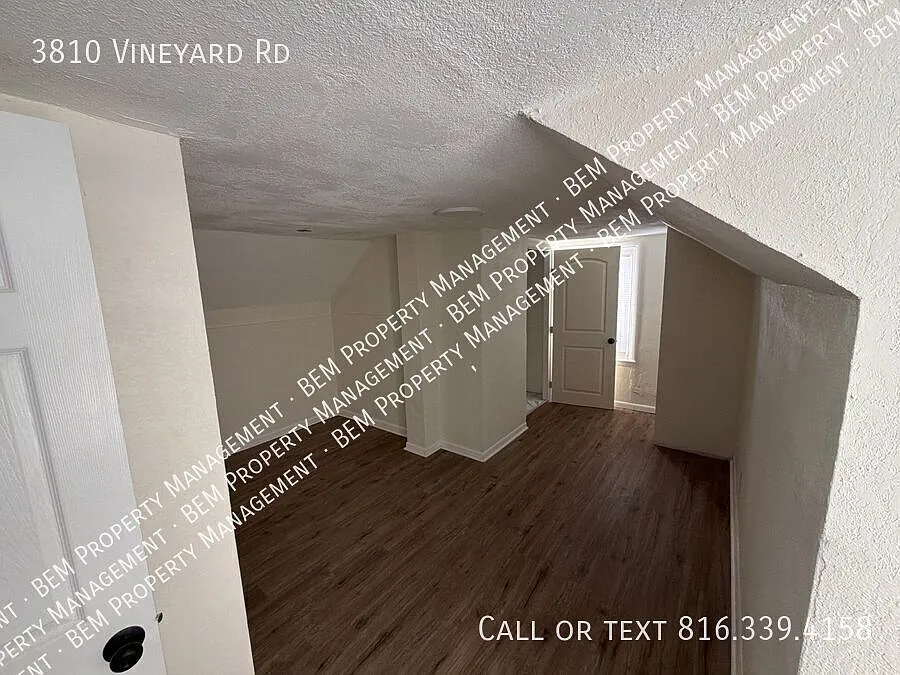 Building Photo - 3810 Vineyard Rd