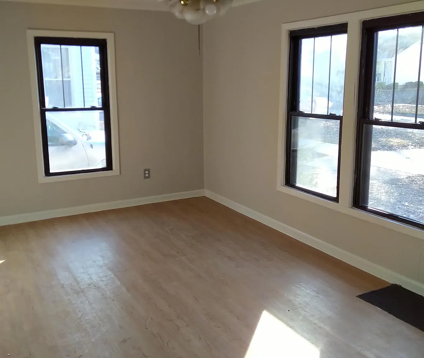 718 W Monroe Ave — Photo 3