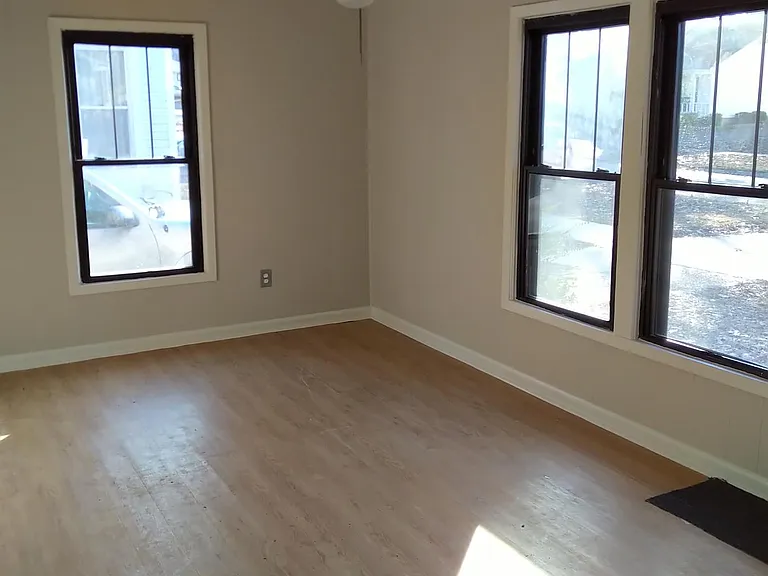 718 W Monroe Ave — Photo 3