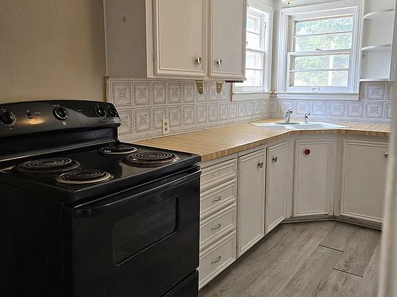 3rd image of 2407 28th St
