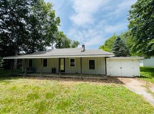 2427 N Pickwick Ave, Springfield, MO 65803