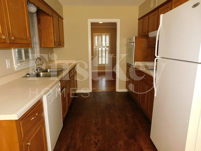 6135 Haddington Dr — Photo 7