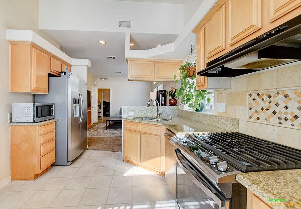 1st image of 643 Q Ave
