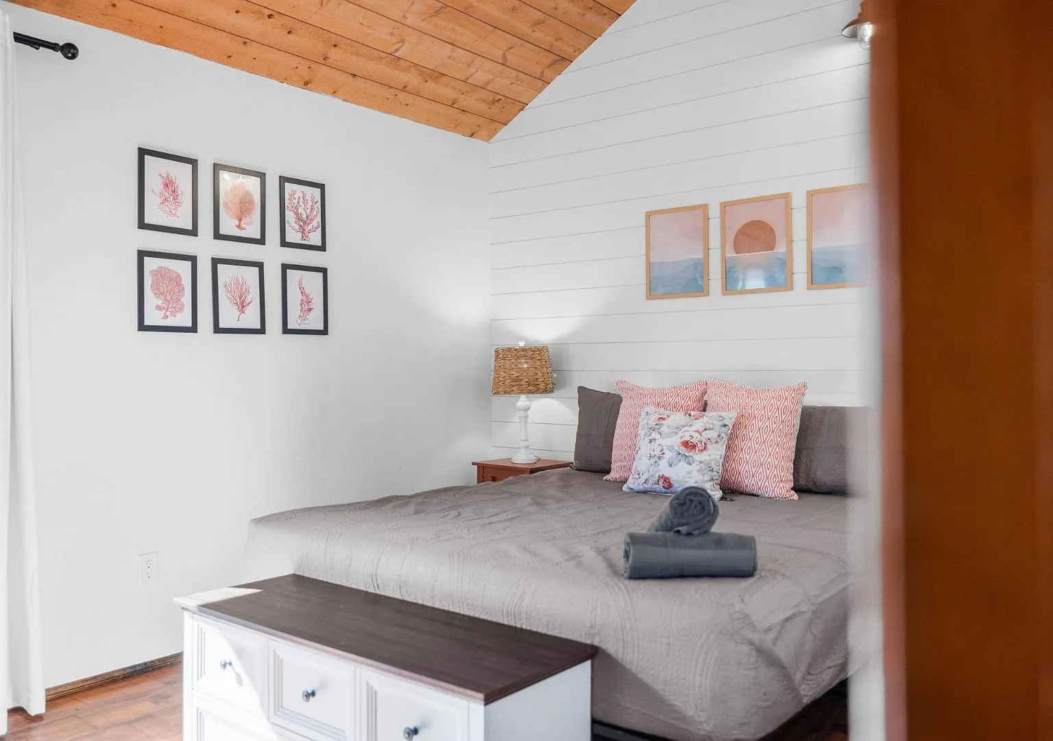 733 Seacoast Dr - Seacoast Dr 733 — Photo 3