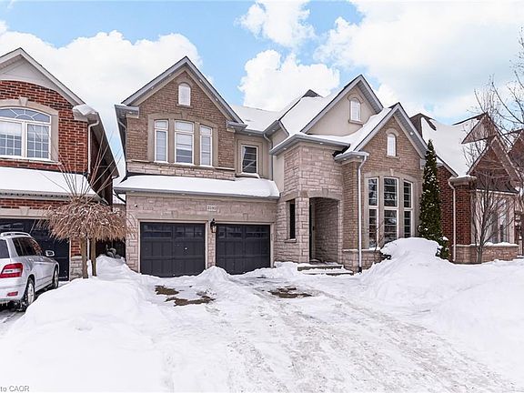 2nd image of 3192 Sorrento Cres
