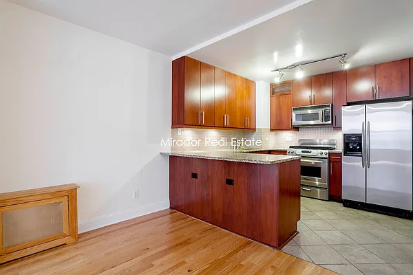 Rented by Mirador Real Estate | media 21