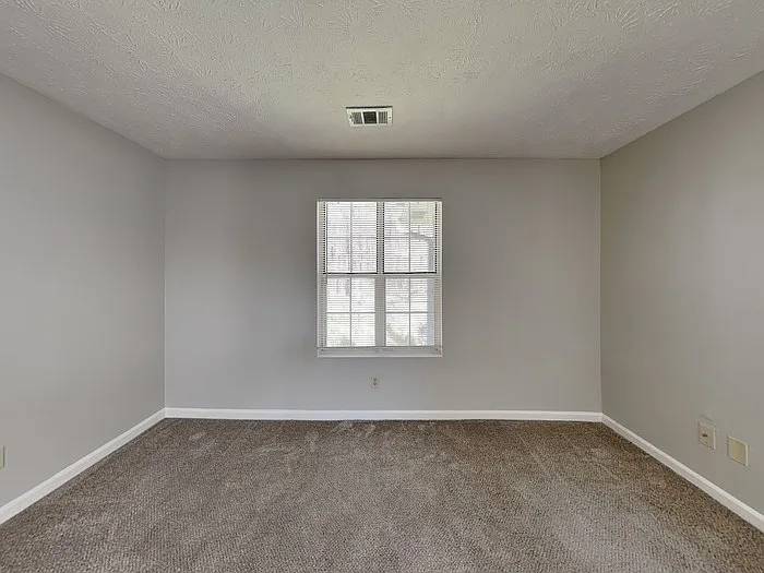 2277 Hampton Dr — Photo 9